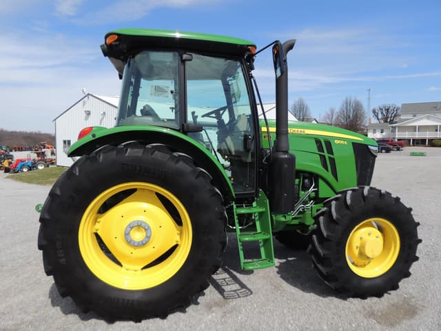 Image of John Deere 6105E equipment image 3