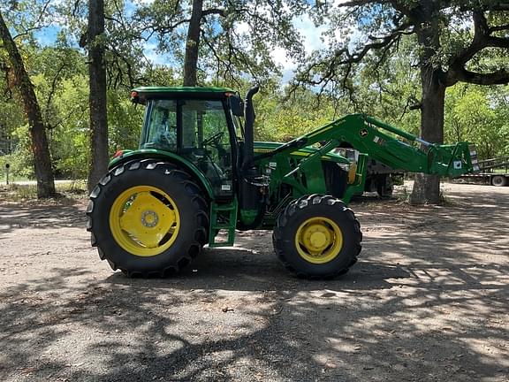 Image of John Deere 6105E equipment image 3