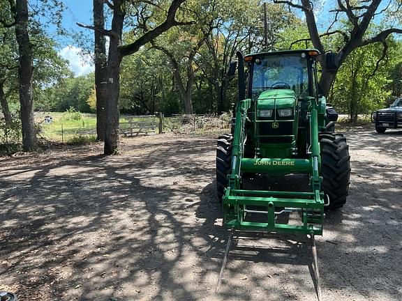 Image of John Deere 6105E equipment image 4