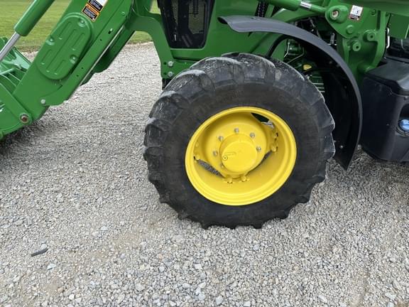 Image of John Deere 6105E equipment image 1