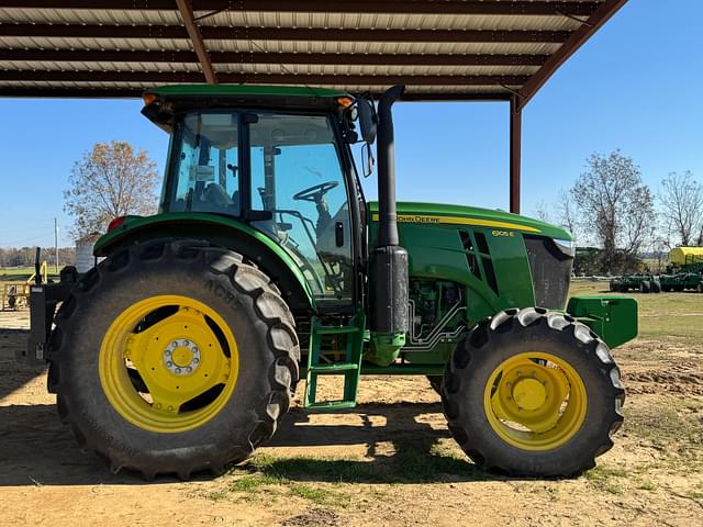 Image of John Deere 6105E equipment image 4