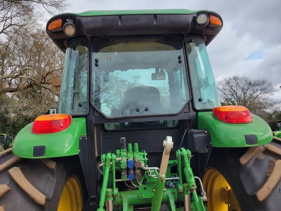 Image of John Deere 6105E equipment image 3