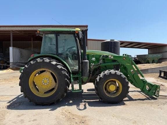 Image of John Deere 6105E equipment image 4