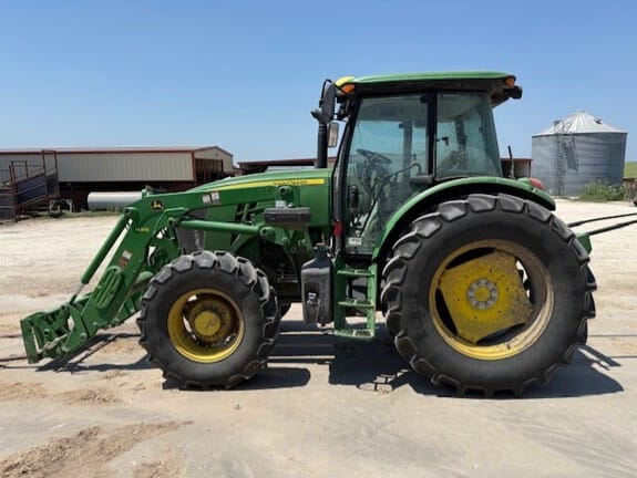 2022 John Deere 6105E Equipment Image0