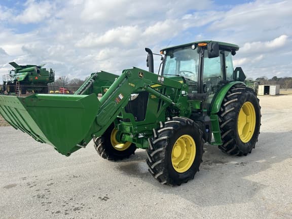 Image of John Deere 6105E equipment image 3