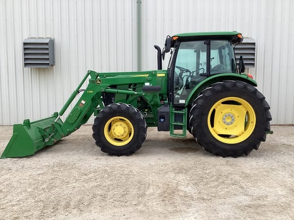 2022 John Deere 6105E Image
