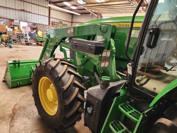 Image of John Deere 6105E equipment image 3