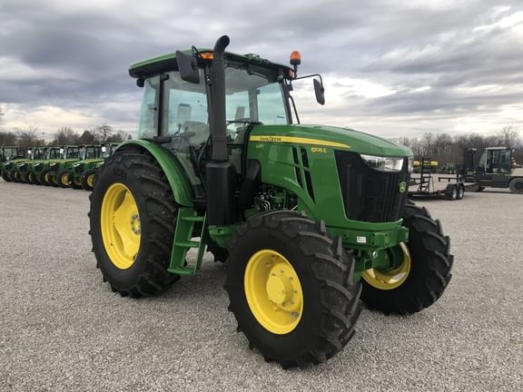 Main image John Deere 6105E