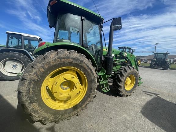 Image of John Deere 6105E equipment image 4