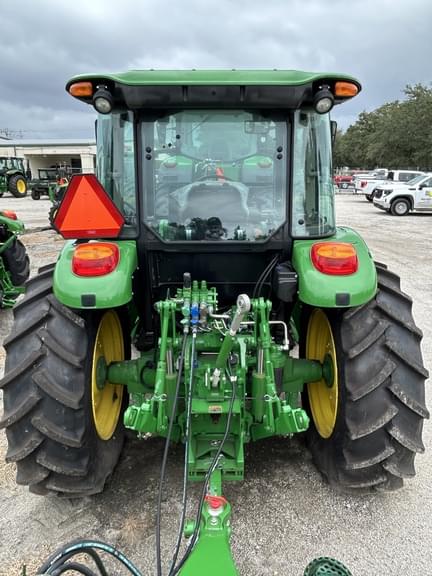 Image of John Deere 6105E equipment image 4