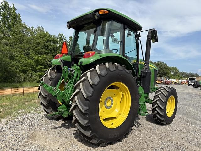 Image of John Deere 6105E equipment image 4