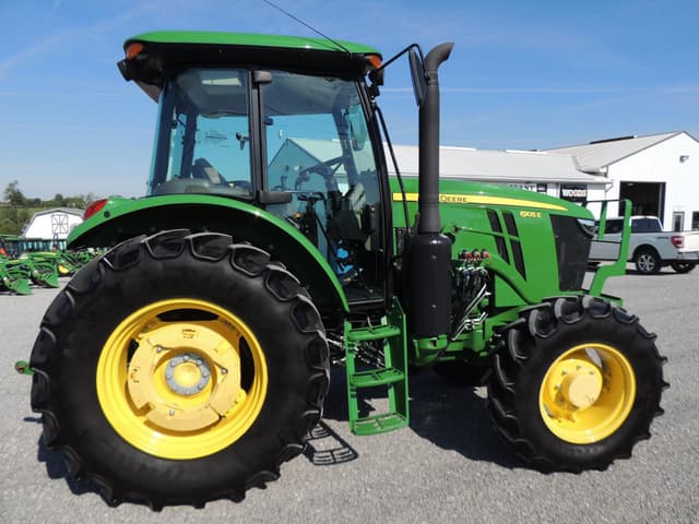 Image of John Deere 6105E equipment image 3