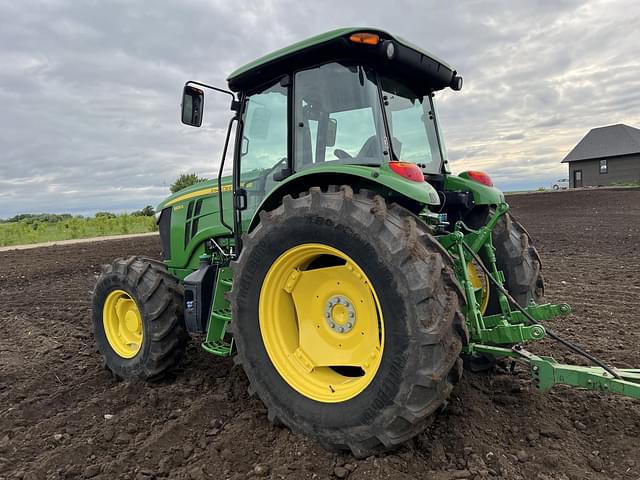 Image of John Deere 6105E equipment image 3
