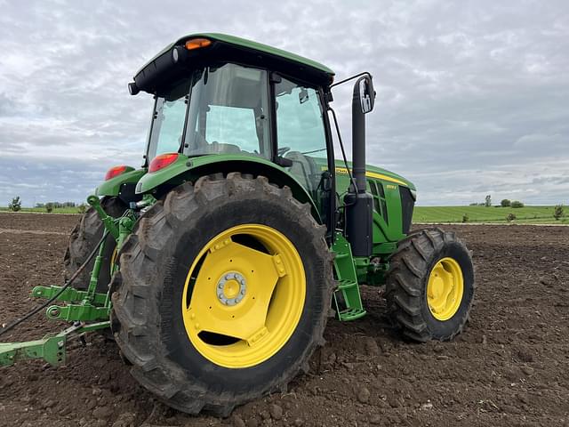 Image of John Deere 6105E equipment image 4