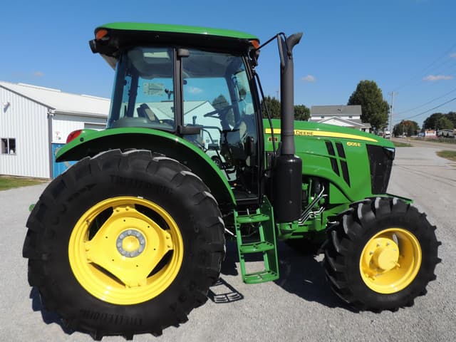 Image of John Deere 6105E equipment image 3
