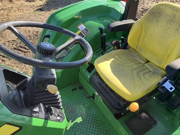 Image of John Deere 6105E equipment image 4