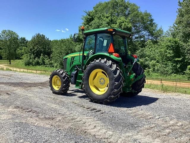 Image of John Deere 6105E equipment image 4