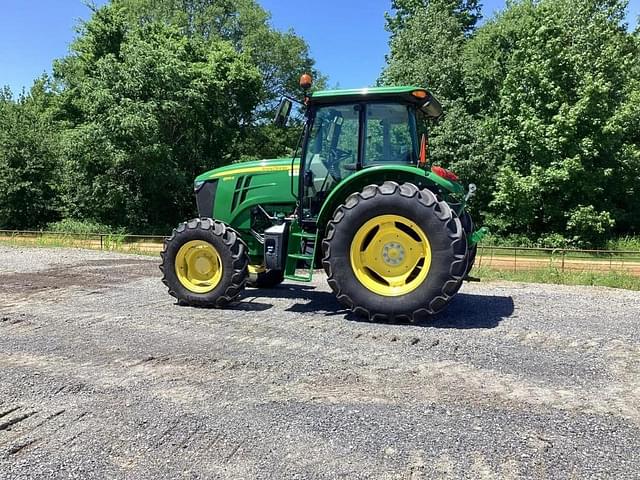 Image of John Deere 6105E equipment image 3