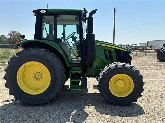 Image of John Deere 6110M equipment image 3