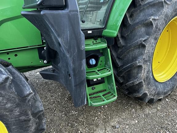 Image of John Deere 6110M equipment image 4