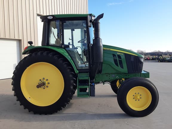 Image of John Deere 6110M equipment image 1