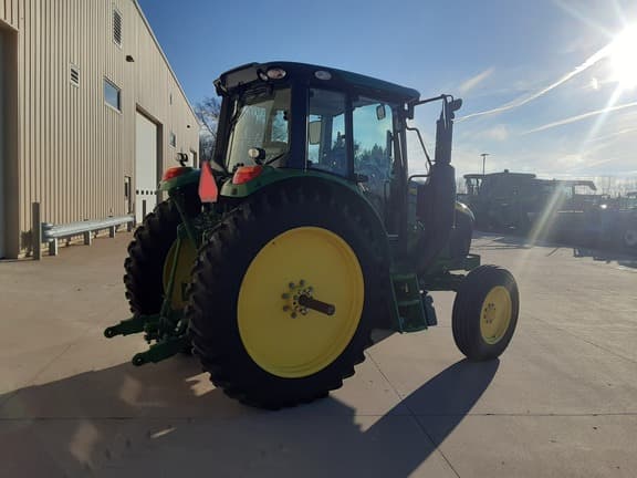 Image of John Deere 6110M equipment image 2