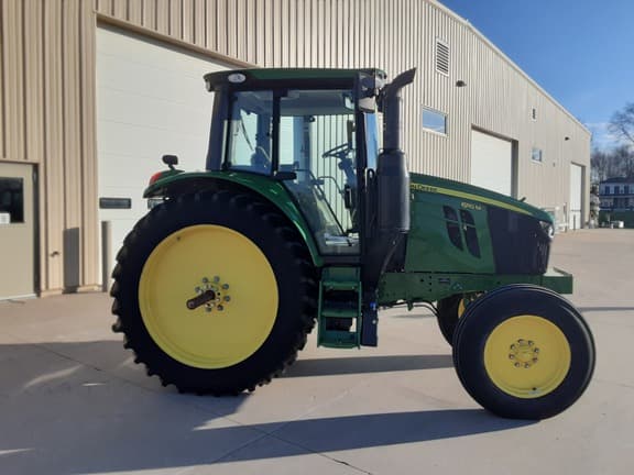 Image of John Deere 6110M equipment image 3