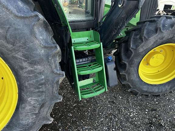 Image of John Deere 6110M equipment image 4