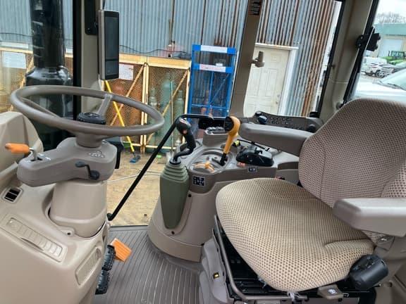 Image of John Deere 6110M equipment image 1