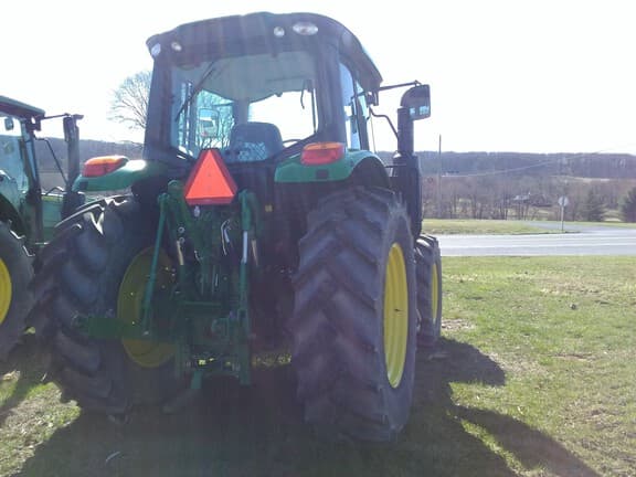 Image of John Deere 6110M equipment image 4