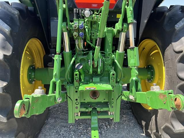 Image of John Deere 6110M equipment image 4
