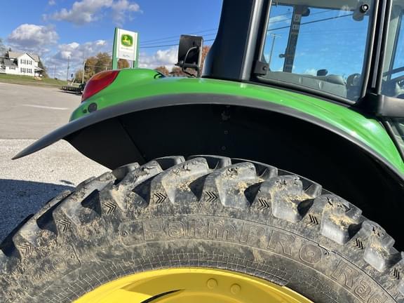 Image of John Deere 6110M equipment image 4