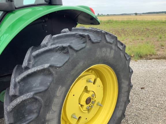 Image of John Deere 6110M equipment image 2