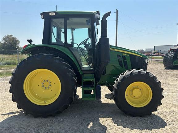 Image of John Deere 6110M equipment image 3