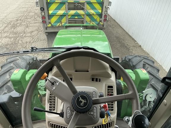 Image of John Deere 6110M equipment image 3