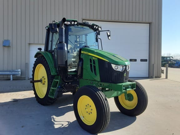 2022 John Deere 6110M Equipment Image0