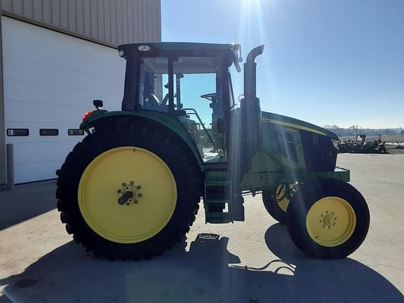 Image of John Deere 6110M equipment image 2