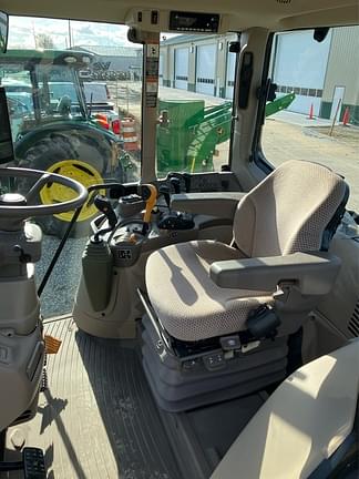 Image of John Deere 6110M equipment image 4