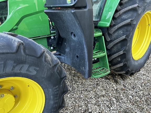 Image of John Deere 6110M equipment image 2