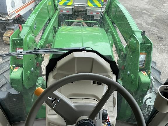 Image of John Deere 6110M equipment image 2