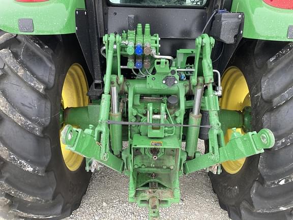 Image of John Deere 6120E equipment image 4