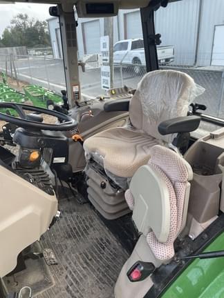 Image of John Deere 6120E equipment image 3