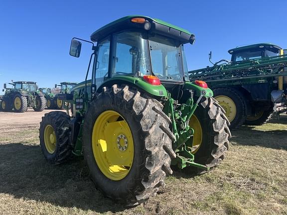 Image of John Deere 6120E equipment image 4