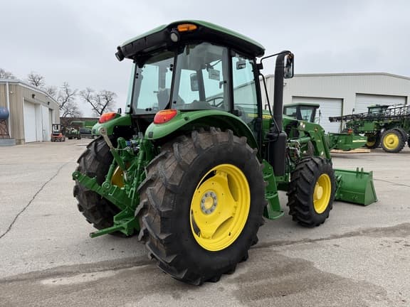 Image of John Deere 6120E equipment image 3