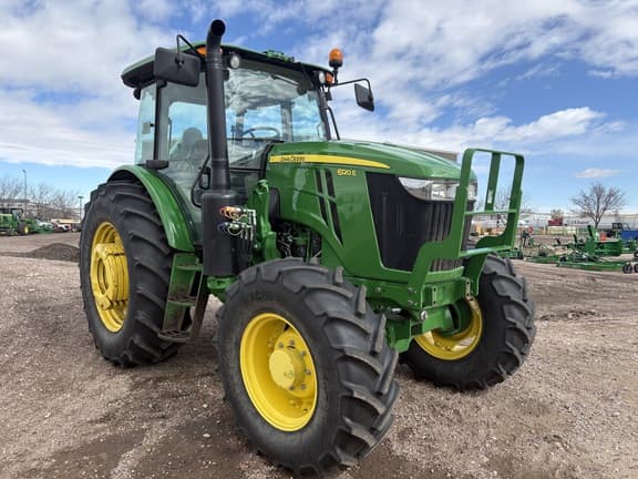 Image of John Deere 6120E equipment image 3