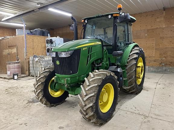 Image of John Deere 6120E equipment image 1