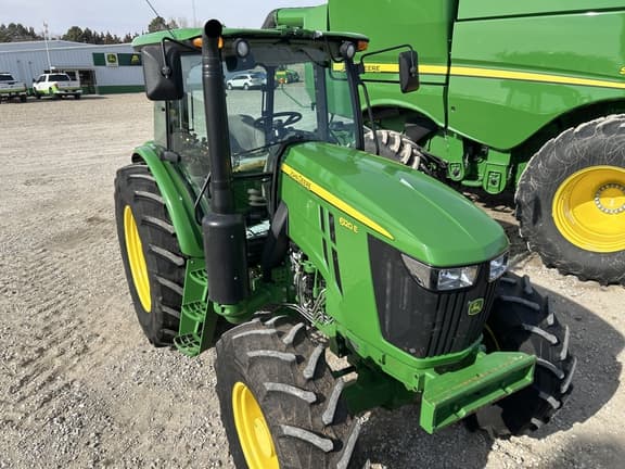 Image of John Deere 6120E equipment image 2