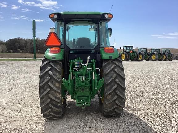 Image of John Deere 6120E equipment image 4