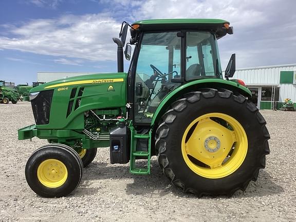 Image of John Deere 6120E equipment image 3