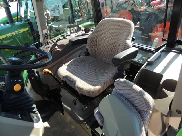 Image of John Deere 6120E equipment image 3